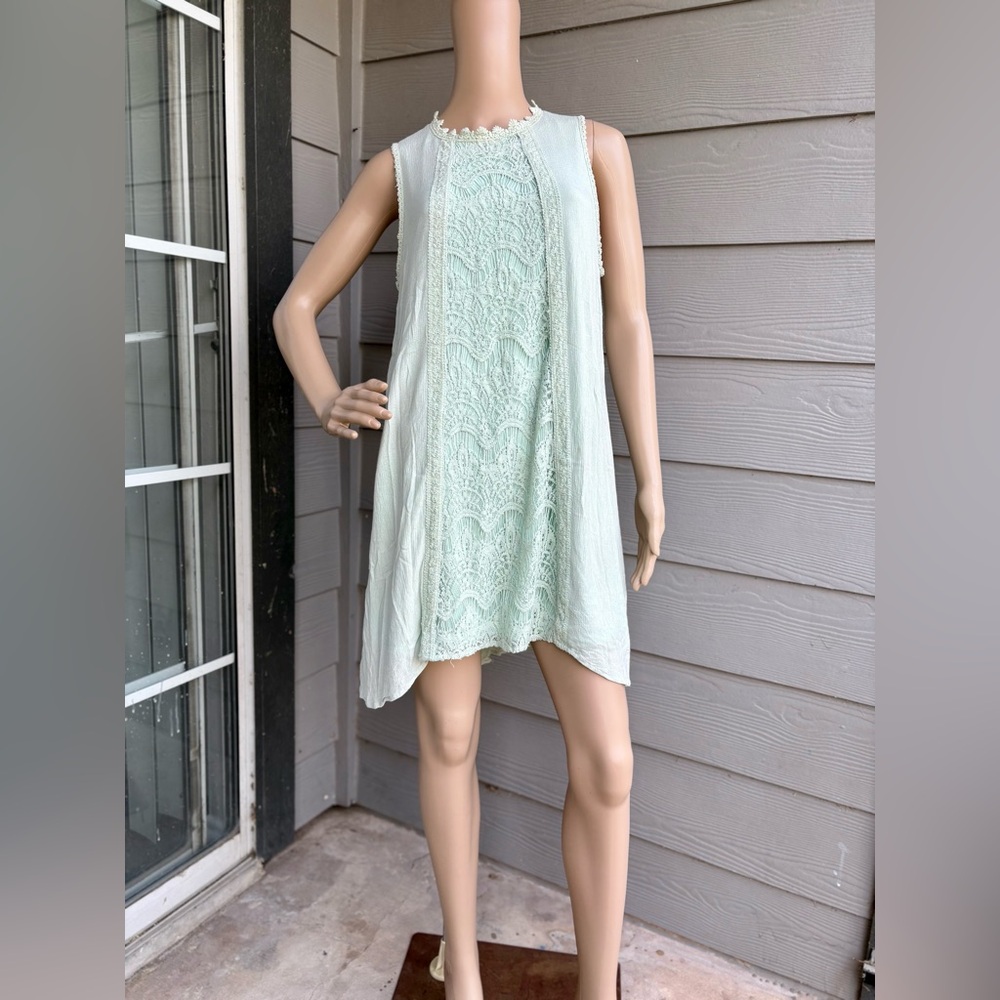 Andree by Unit Mint Shift Dress
